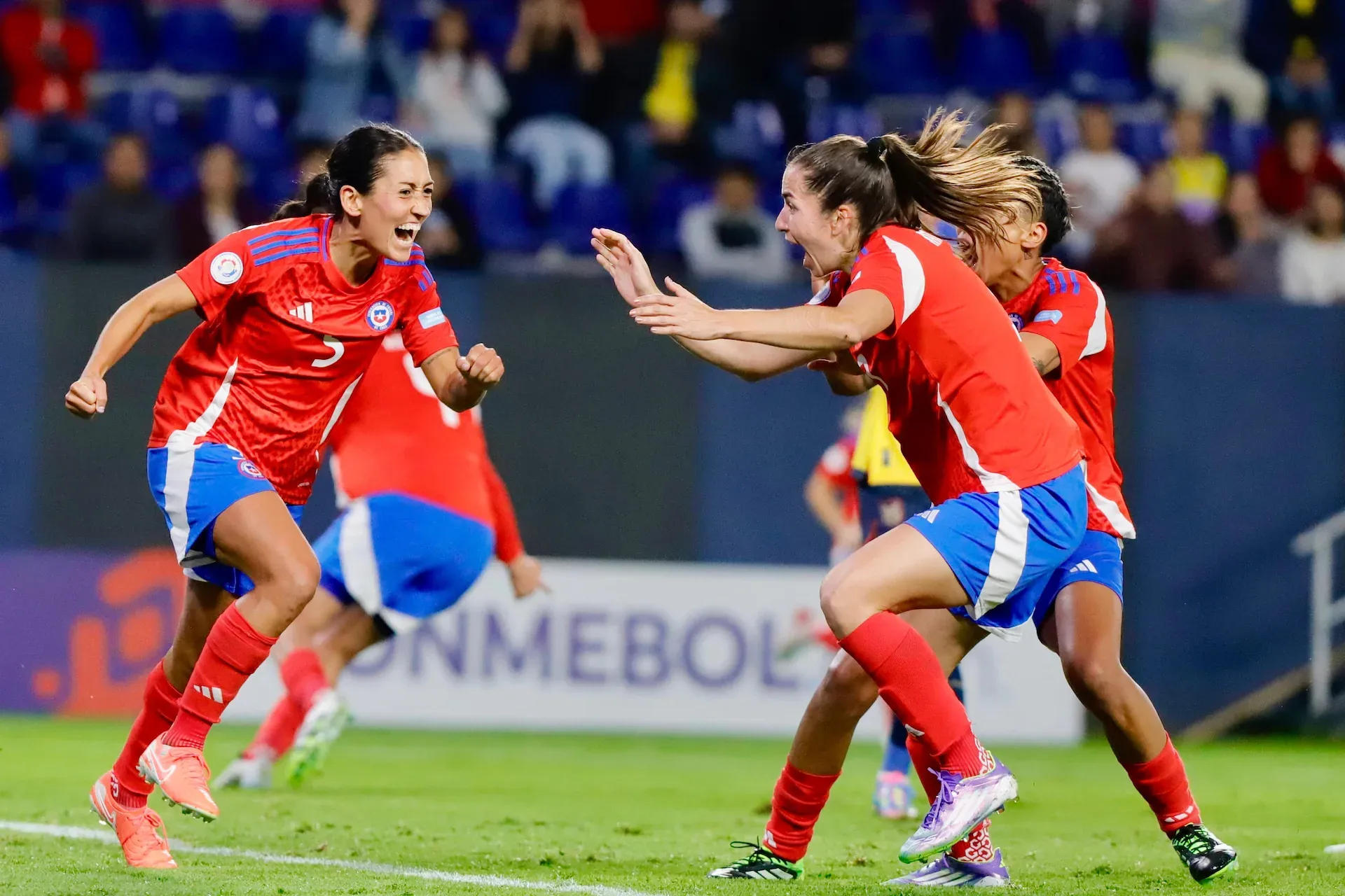 Chile lo dio vuelta ante Ecuador y se ilusiona en el Grupo A