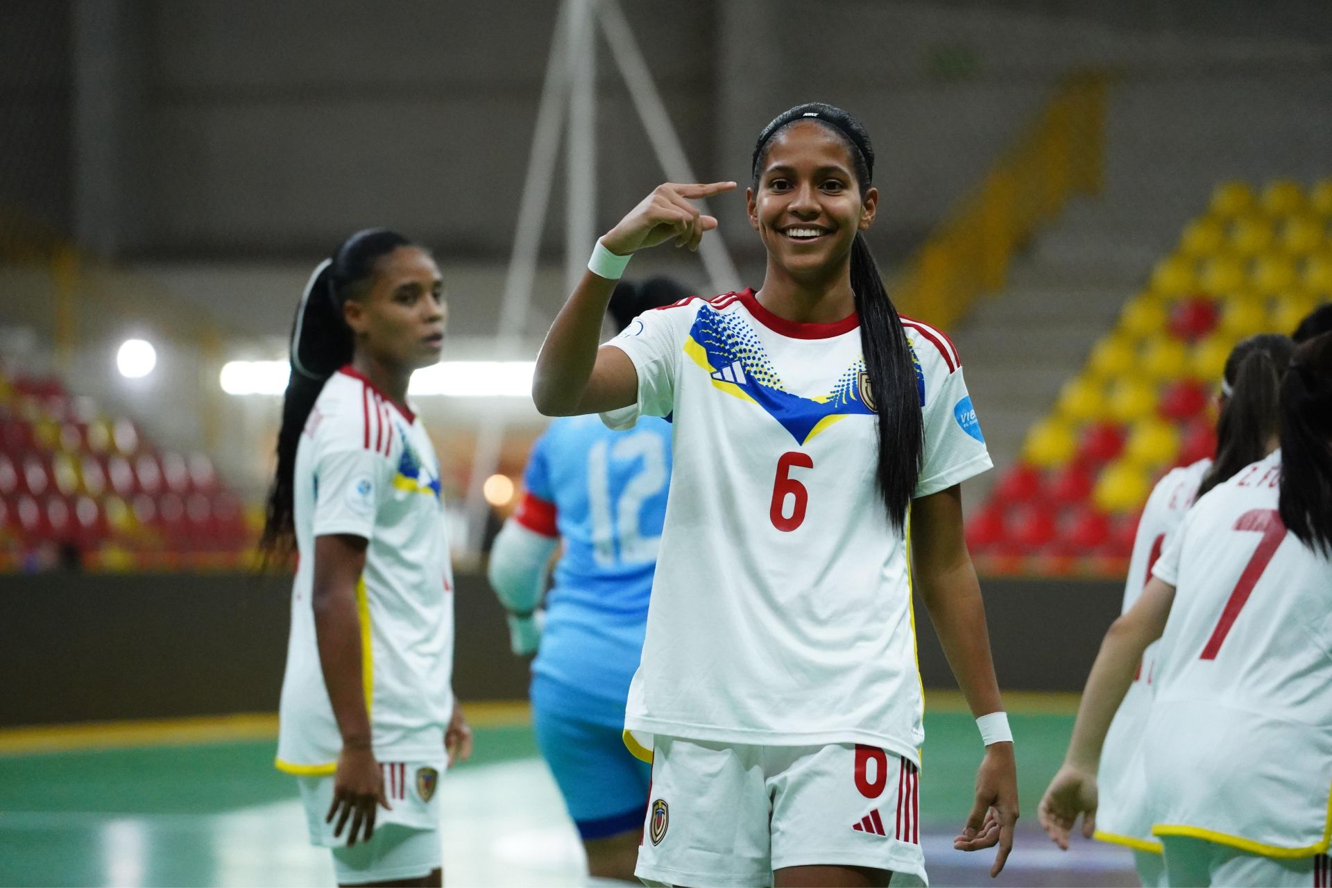 Venezuela aprovechó sus momentos y debutó con victoria